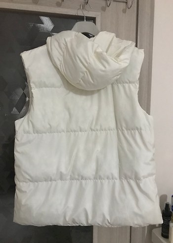 Beyaz Kapüşonlu Fermuarlı Kadın Yelek - Görsel 2