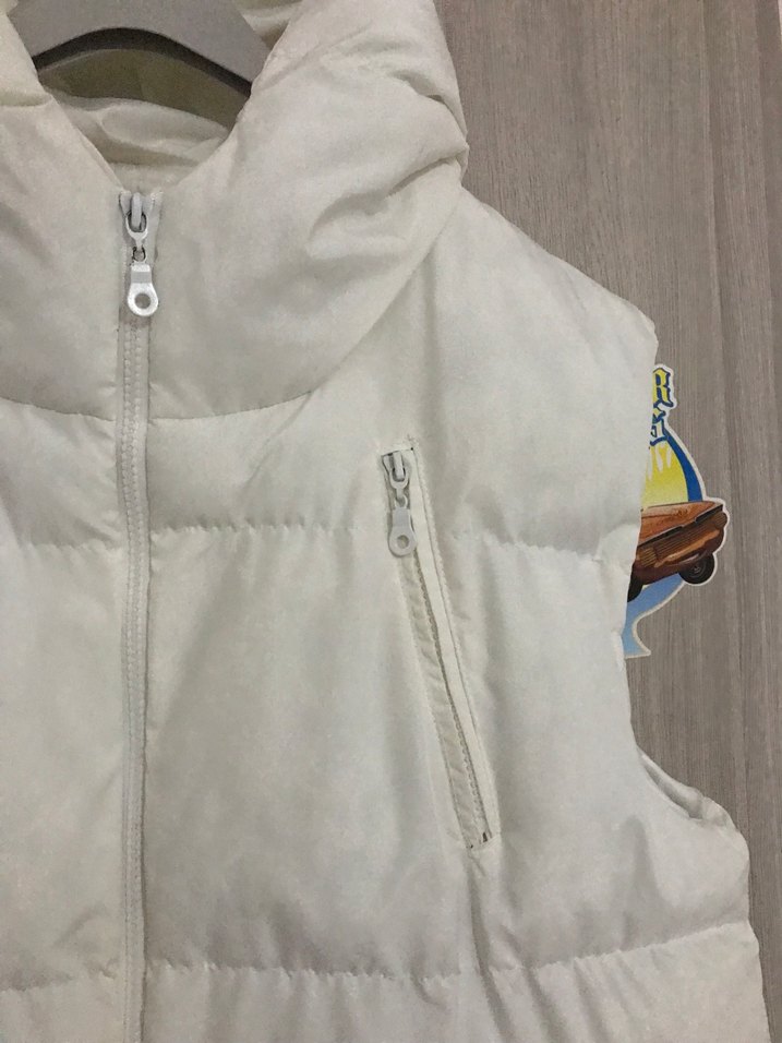 Beyaz Kapüşonlu Fermuarlı Kadın Yelek - Görsel 3