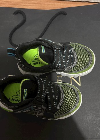 23 Beden Skechers Işıklı Erkek çocuk spor ayakkabısı