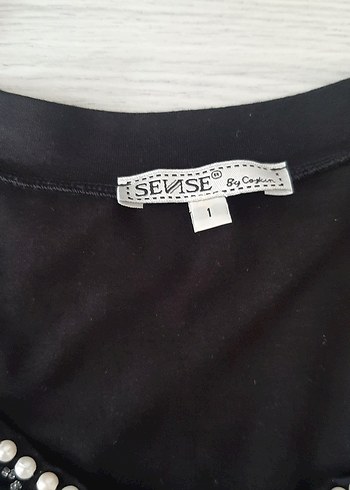 Boncuk Detaylı Siyah Kadın Tişört - Görsel 2