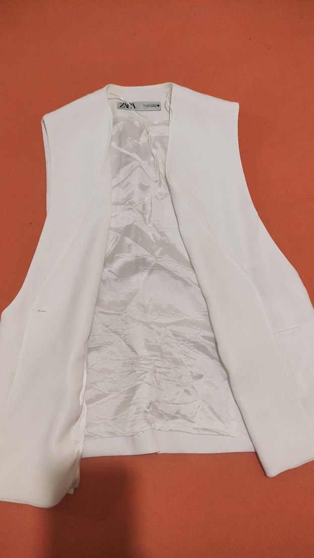 Beyaz V Yakalı Kadın Kolsuz Mini Yelek - Görsel 4