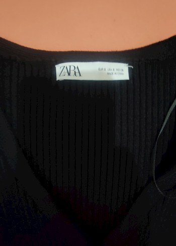 Siyah, kürklü, kısa, dar kesim kadın hırka - Görsel 3