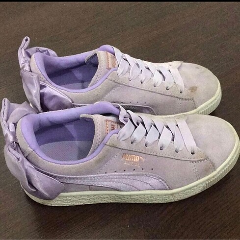 Puma Puma arkasında kurdele var lila rengi