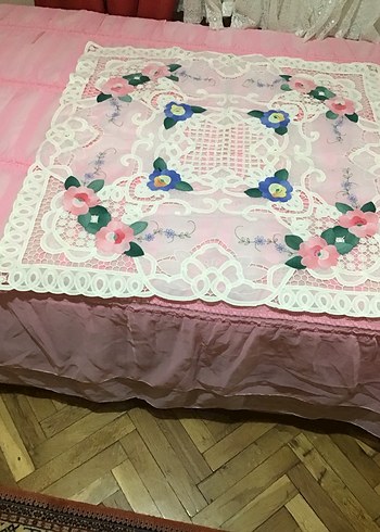 Diğer Nakışlı Pembe Renkli Masa Örtüsü