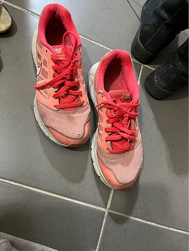37,5 Beden nike kadın spor ayakkabı