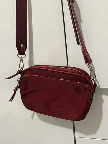 Stradivarius bordo omuz çantası