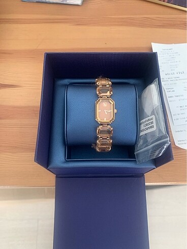 Saat Swarovski