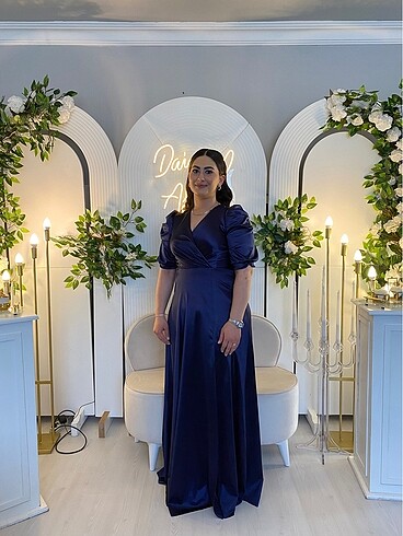 Diğer Elbise 40-42 beden Parlak bir gece mavisi esnek bir yapıya sahip