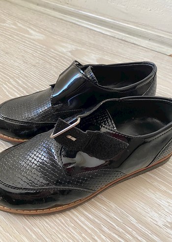 Koyu Siyah Desenli Tokalı Erkek Çocuk Ayakkabısı - Görsel 4