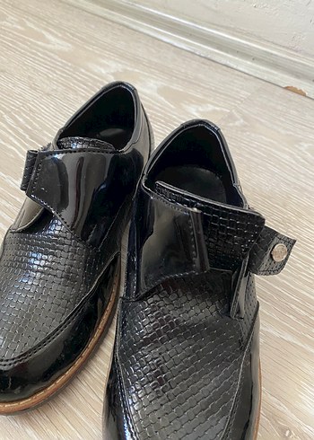 Koyu Siyah Desenli Tokalı Erkek Çocuk Ayakkabısı - Görsel 2