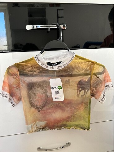 Renkli tül crop tişört