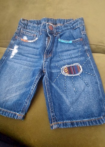 Nakışlı Renkli Bol Kesim Erkek Kot Şort - Görsel 2