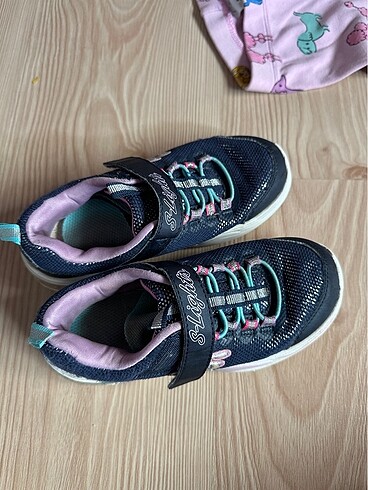 Skechers