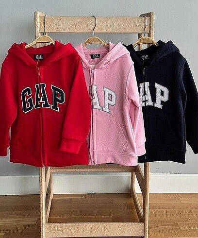 4 Yaş Beden GAP sweatshırt 3 renk seçeneği ile