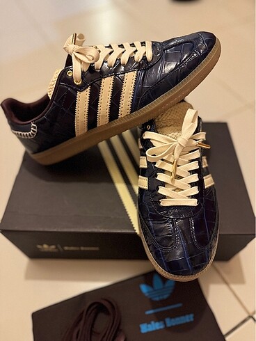 42.5 Beden lacivert Renk Adidas özel seri ayakkabı