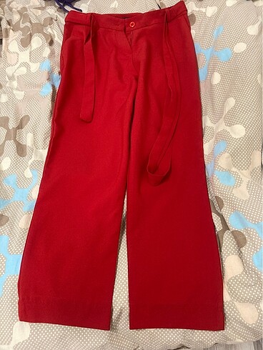 kırmızı pantolon