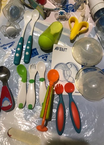 Renkli Bebek Biberonları suluklar,kaşık çatal ve tabak,emzikler - Görsel 3