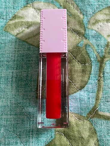  Beden Maybelline lifter plump 004