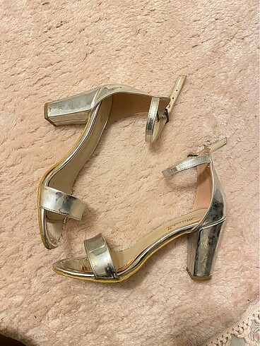 Zara Gümüş Rengi Topuklu Ayakkabı