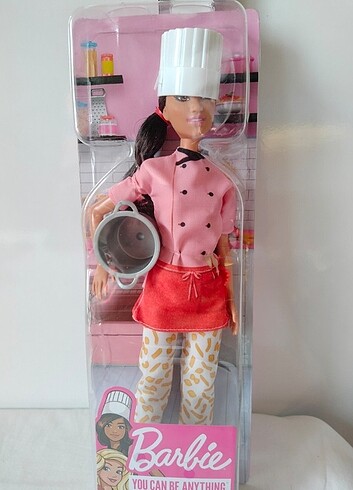 Barbie kariyer bebegi makarna sefi