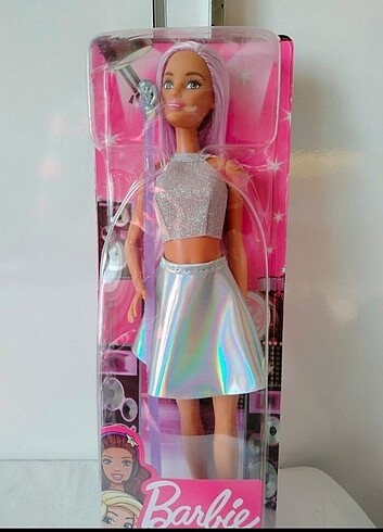 Barbie kariyer bebeği pop star