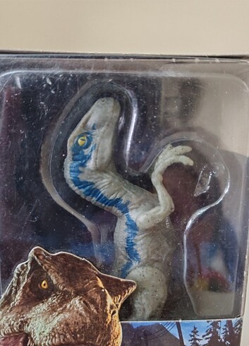 Jurassic World velociraptor blue