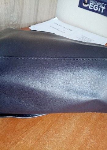 Kemer Detaylı Lacivert Deri Kadın Çanta - Görsel 5