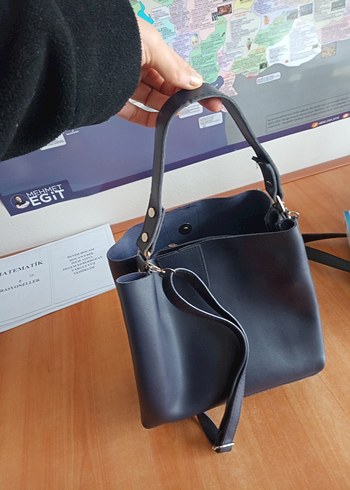 Kemer Detaylı Lacivert Deri Kadın Çanta - Görsel 2