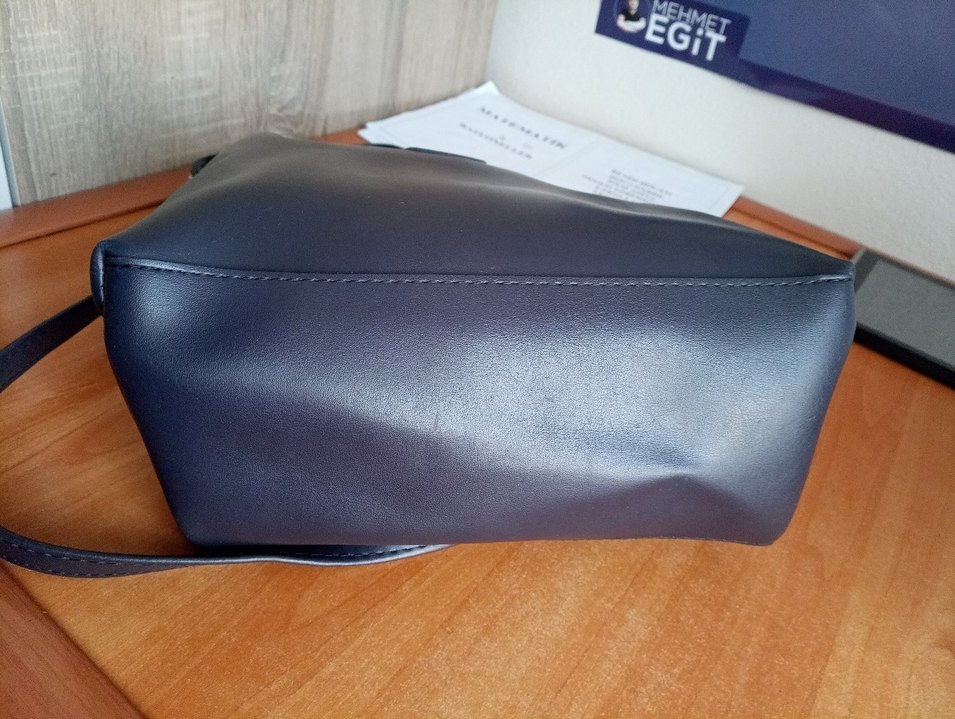 Kemer Detaylı Lacivert Deri Kadın Çanta - Görsel 5