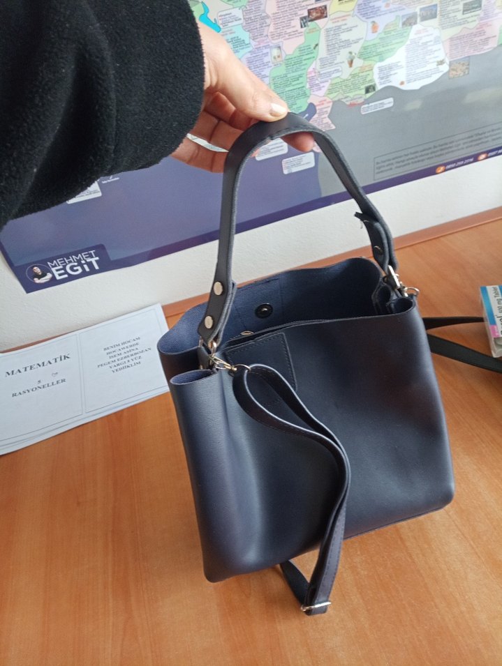 Kemer Detaylı Lacivert Deri Kadın Çanta - Görsel 2