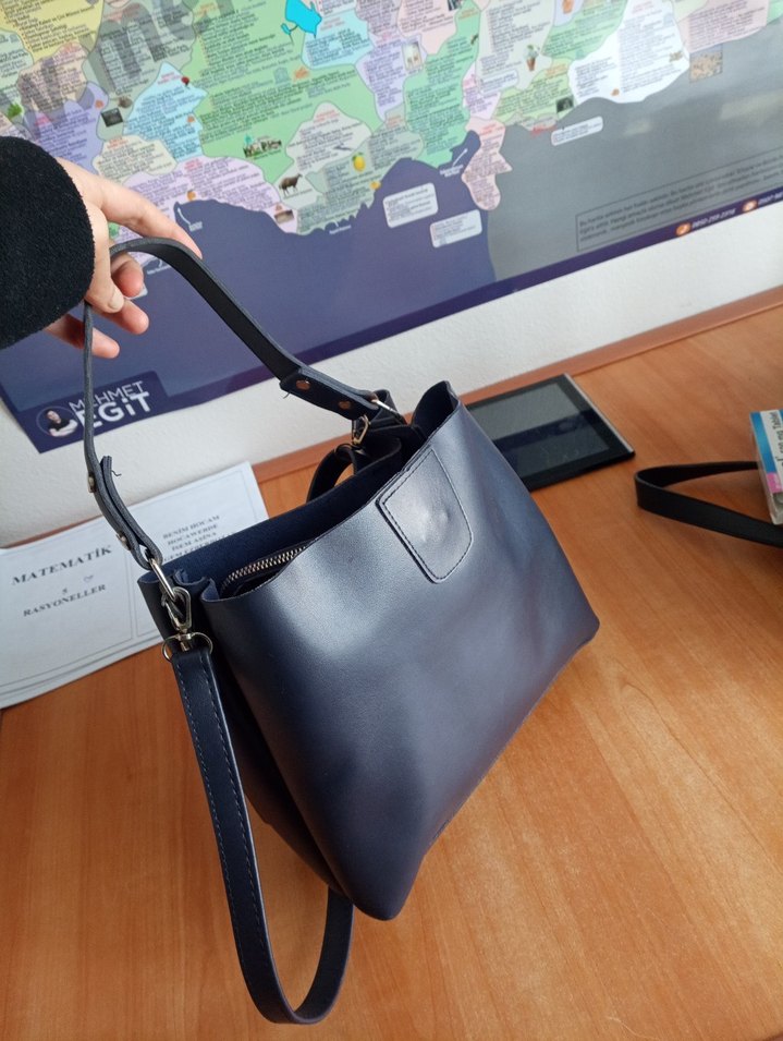 Kemer Detaylı Lacivert Deri Kadın Çanta - Görsel 4