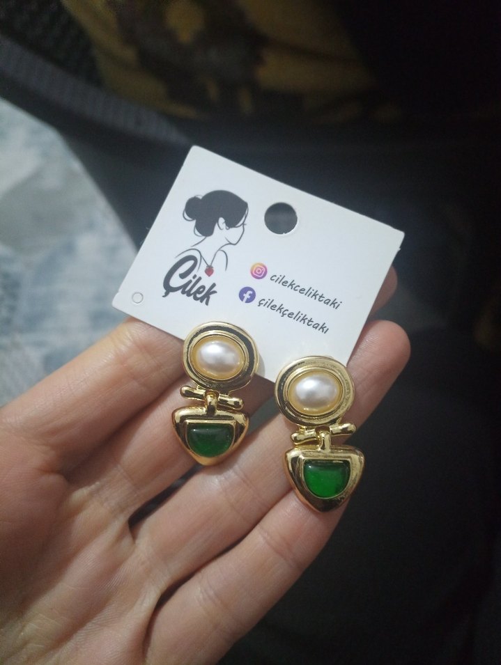 Vintage Mini Altın Renkli Parlak Küpe - Görsel 2