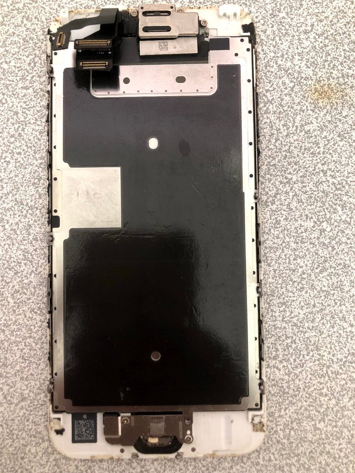 iPhone 6s ekran kırık kullanıma engel değil tüm parçaları mevcut - Görsel 2