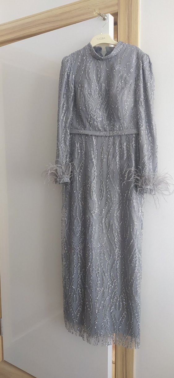 Kadın Gri Uzun Abiye Elbise Tüy Detaylı - Görsel 3