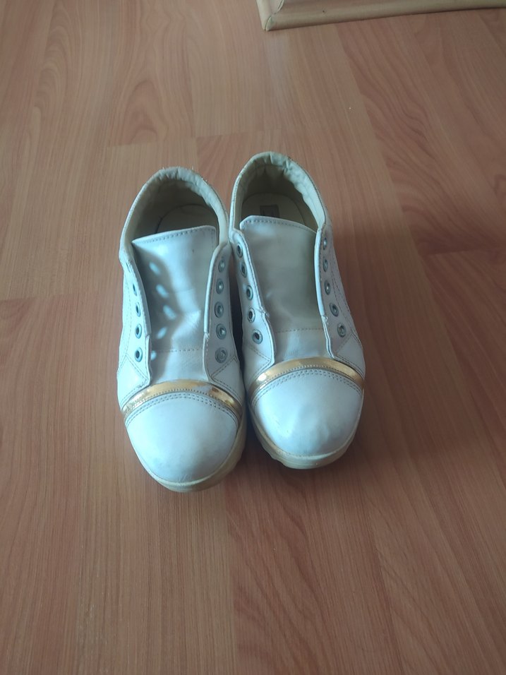 Beyaz Kadın Dolgu Topuklu Minimalist Spor Ayakkabı - Görsel 4