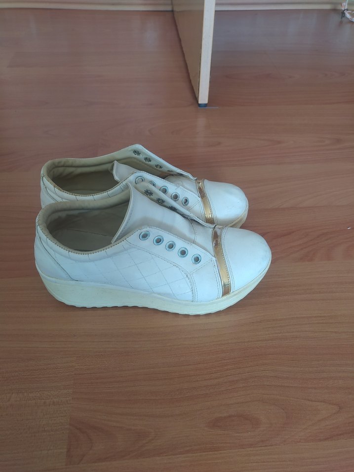 Beyaz Kadın Dolgu Topuklu Minimalist Spor Ayakkabı - Görsel 5