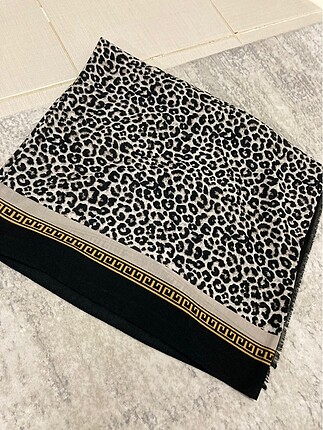 Leopar desenli eşarp
