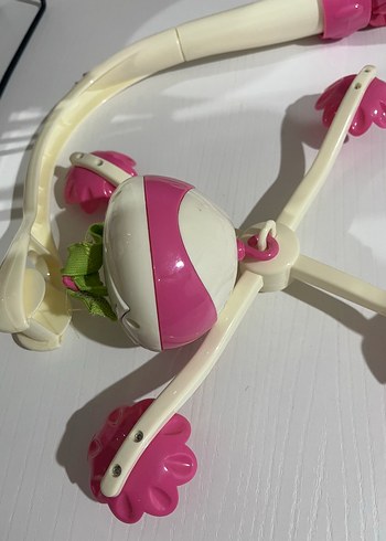 Beden Pembe Renkli Müzikli Bebek Oyuncağı