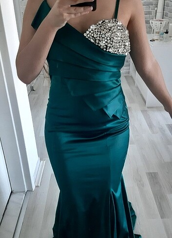 Zümrüt yeşili abiye gece elbisesi - Görsel 3