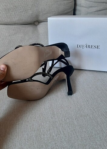Siyah ince taşlı topuklu ayakkabı  - Görsel 5