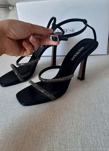 Siyah ince taşlı topuklu ayakkabı  - Görsel 6