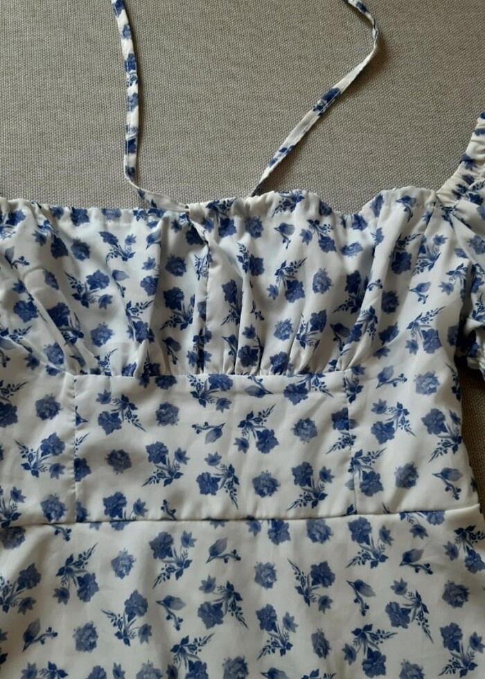 Mavi çiçekli kisa elbise - Görsel 2