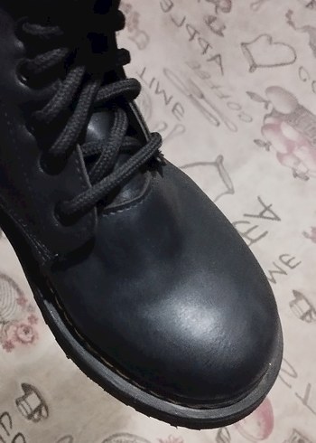 voiceofanangel marka Siyah Deri bot 36 numara sifirdan farksız. - Görsel 2