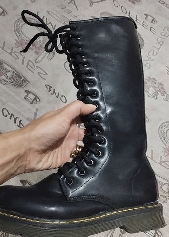 voiceofanangel marka Siyah Deri bot 36 numara sifirdan farksız. - Görsel 3