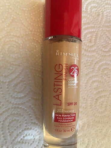 Rimmel London Lasting Finish Fondöten- 203- True Beige