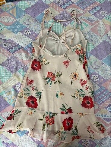 xs Beden Bershka çiçekli elbise