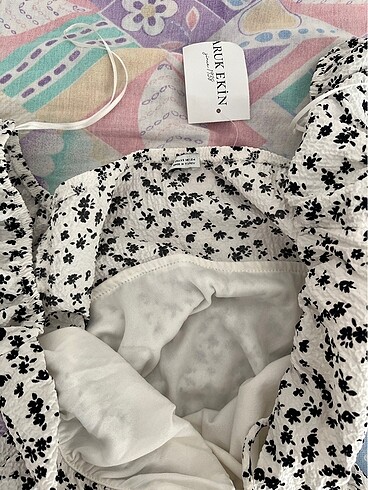 xs Beden Bershka çiçekli muadil elbise