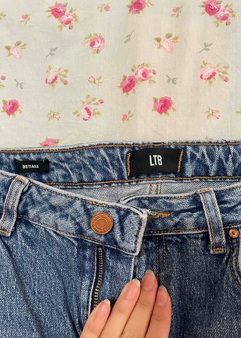 31 Beden Kadın Mavi Denim Yırtmaçlı Jean