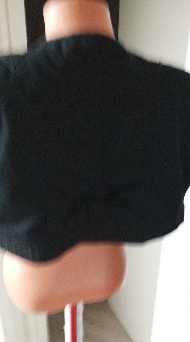 Kız Çocuk Siyah V Yakalı Düğmeli Bolero - Görsel 5