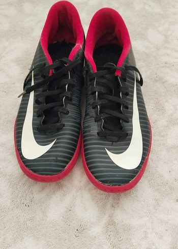 Nike Siyah Beyaz Kirmizi Detayli Spor Ayakkabi